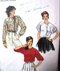 8308 70S VOGUE LOOSE SS-LS SIDE BUTTON BLOUSE PATTERN 12